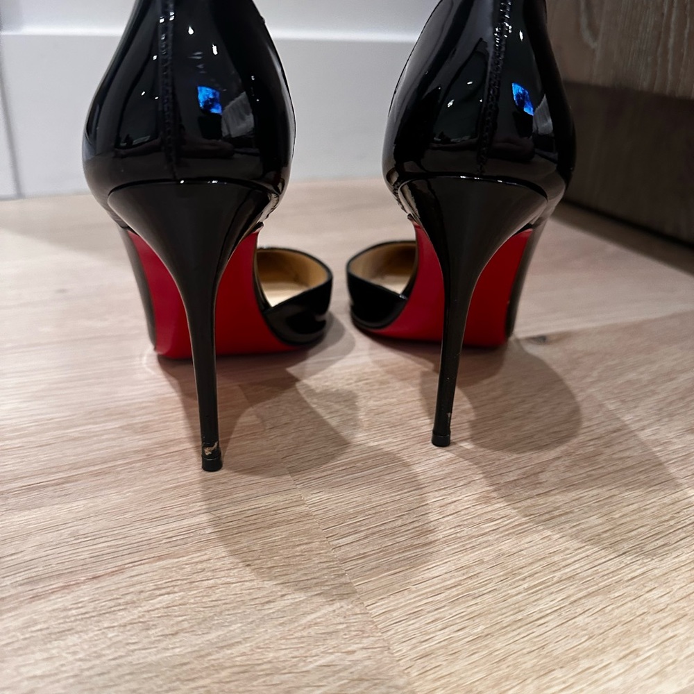 Christian Louboutin Black Patent Leather Pump. Size 36.5